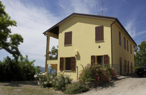 Casalfiumanese Apartment | Stay with Balcony Views