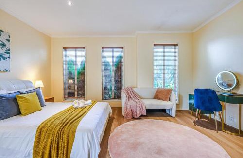 Point Cook Apartment | StayAU Spacious Home BBQ&Backyard Pet-friendly