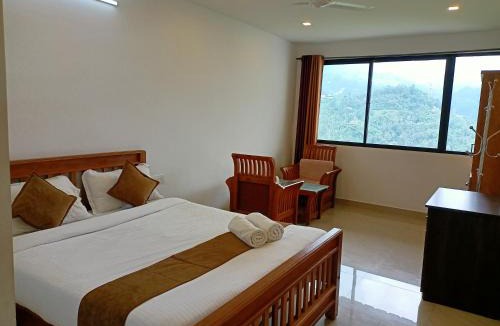 Aadit Hotel | Stayberries Silver Munnar