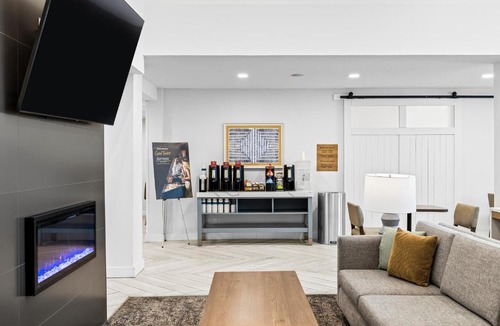 Calgary Hotel | Staybridge Suites - Calgary Airport by IHG