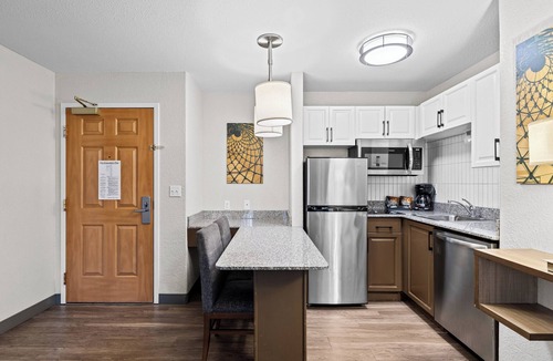 Calgary Hotel | Staybridge Suites Calgary Airport by IHG