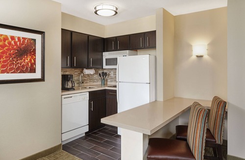 Glenview Hotel | Staybridge Suites Chicago - Glenview by IHG