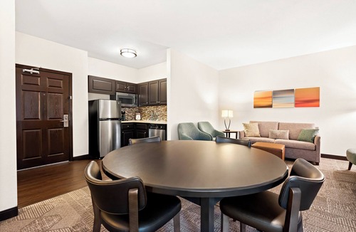 West Chester Hotel | Staybridge Suites Cincinnati North by IHG