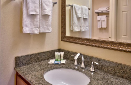 Omaha Hotel | Staybridge Suites Omaha 80th and Dodge by IHG