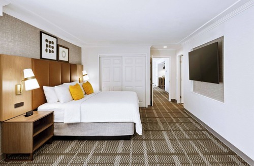 Oxnard Hotel | Staybridge Suites Oxnard River Ridge by IHG