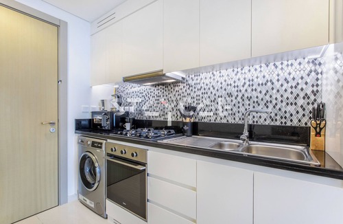 Sheikh Zayed Road Apartment | Staycae Holiday Homes - Aykon C