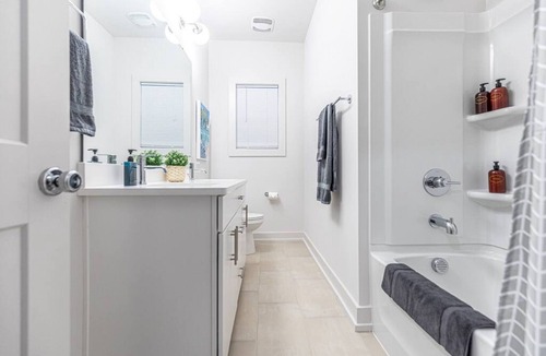 Sugar Creek House | Staycation! Fully Stocked Modern 4 Bedroom House