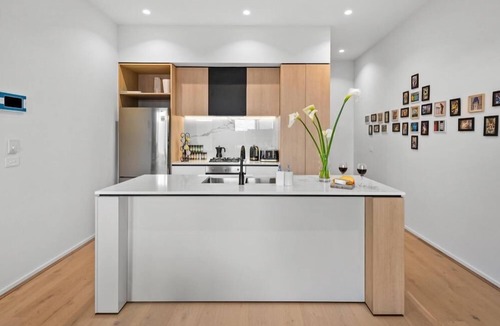 Coburg Apartment | StayCentral - Boulevard Gardens (Coburg) - Sacramento Way, Coburg - 3 Bedrooms, 4 Beds, 2 Bathrooms, 2 secure undercover parking spots.