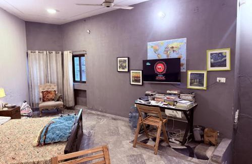 Gulberg Bed & Breakfast | StayEasy Gulberg