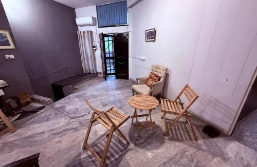 Gulberg Bed & Breakfast | StayEasy Gulberg
