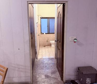 Gulberg Bed & Breakfast | StayEasy Gulberg