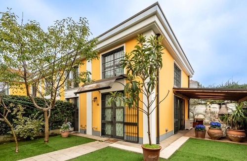 Ponte Nuovo Apartment | StayEasy Meucci - 2-Level apt with garden and box