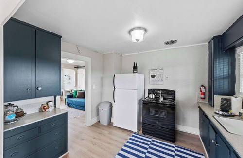 Coos Bay Apartment | #StayinMyDistrict Heritage House Private Suite