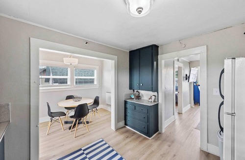 Coos Bay Apartment | #StayinMyDistrict Heritage House Private Suite
