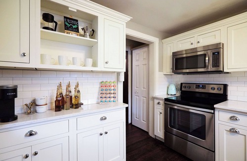 Bloomington House | StayIU: B-Town Bungalow Walk to IU & Kirkwood Quiet Street + Porch