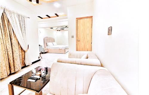 Karachi Apartment | StayLuxe
