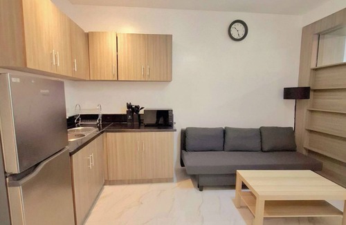 Ermita Night District Apartment | StayLuxia Studio with Kitchen, Sofabed, WiFi, Pool Netflix AC in vibrant Manila