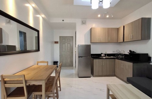 Ermita Night District Apartment | StayLuxia Studio with Kitchen, Sofabed, WiFi, Pool Netflix AC in vibrant Manila