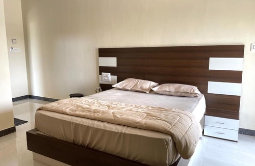 Chamarajanagara Hotel | STAYMAKER Royal Brothers Lodging and Restaurant