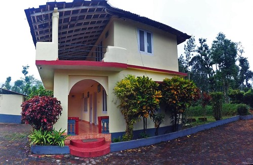 Kurchi Resort | STAYMAKER Vibe Inn Homestay