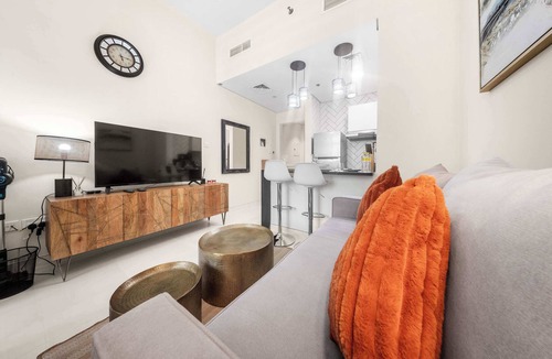 Jumeirah Village Triangle Apartment | StayShort - Chic Studio Apartment in JVT Sleeps 2