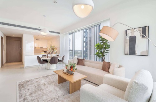 Al Safa Apartment | StayShort - Elegant unit in Al Wasl sleeps 4 with Canal Views