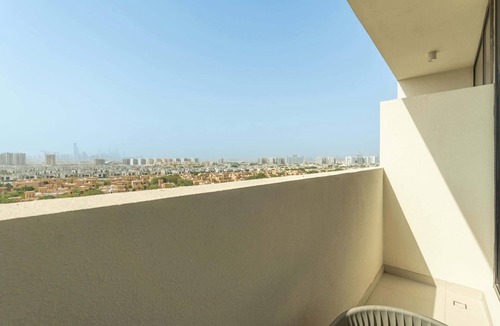 Dubai Apartment | StayShort - Modern Studio Retreat in Al Furjan - Sleeps 4!