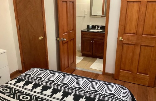Poplar House | StaySimpler Loft District Cozy Private Master BDrm with Private Bath