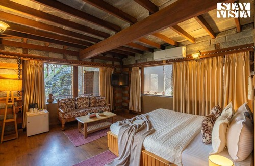 Mohal Villa | StayVista at The Manor Cozy Retreat in Kullu Manali