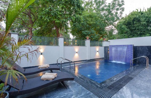 DLF City Villa | StayVista at The Sweet Sunsation - Gurgaon With Pool And Jacuzzi
