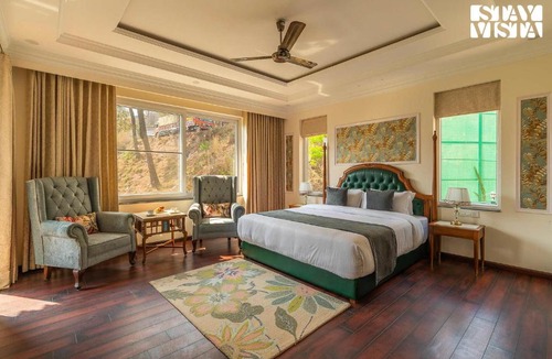 Kasauli Villa | StayVista at Villa Montierra with Luxury Pool Villa & Complimentary Breakfast