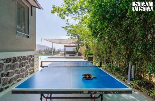 Lonavala Villa | StayVista's The Estate - Luxury Living - Kusur - Mountain-View Villa with Private Pool, Outdoor Jacuzzi & Indoor-Outdoor Activities