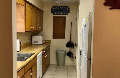 Steinhatchee Resort | Steinhatchee Landing Resort-River House B #18-Waterfront-*THIRD NIGHT FREE*