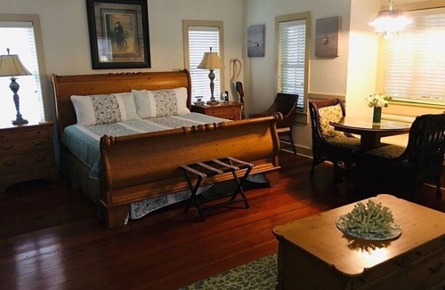 Steinhatchee Resort | Steinhatchee Landing Resort-Eleven Eleven #23-Dog Friendly-THIRD NIGHT FREE
