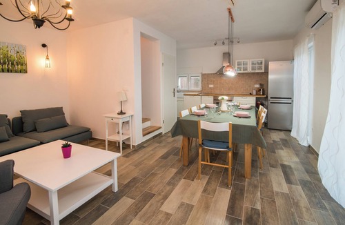 Risika Villa | Steinvilla mit Pool, Umgeben von Olivenbäumen