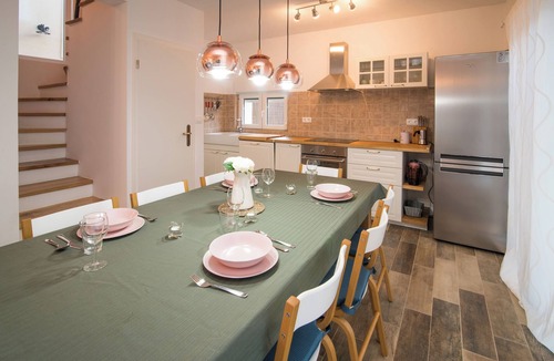 Risika Villa | Steinvilla mit Pool, Umgeben von Olivenbäumen