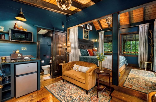 Mountain Rest Cabin | Stella Vista Treehouse Romantic Couples Only Retreat in Mountains, Walhalla SC