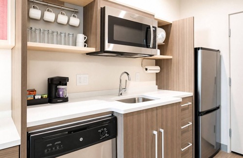 Roswell Hotel | Stellar Stays: Short Drive to Roswell International Air Center. FREE Breakfast!