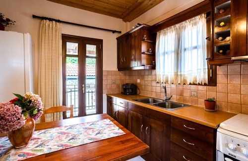Trikolonoi Apartment | Stemnitsa Stone Residence - Comfy Mountain Getaway