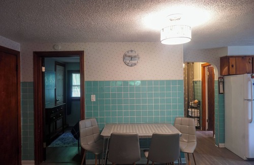 Union Pier House | Step back in time during your stay at Guy's Bungalow.