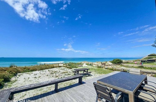 Pukehina House | Step Back in Time – Retro Beachfront Bach at Pukehina