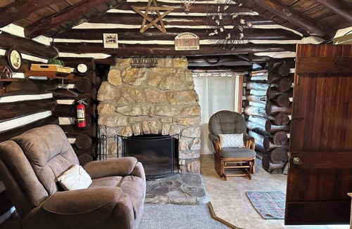 Markleysburg Cabin | Step Back in Time—Stay in 1930s Log Cabins Near Ohiopyle Cabin 2