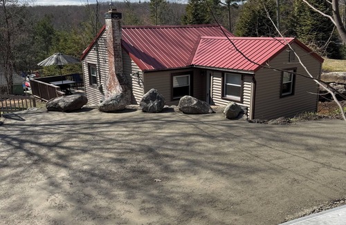 West Hill Lake Cottage | Step back in time with our 2-bedroom cottage in charming New Hartford!