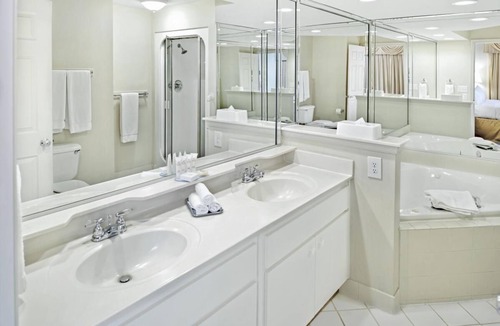 Berkeley Resort | Step Back in Time! Near Governor’s Palace, Kitchen, Pool, Fitness Center