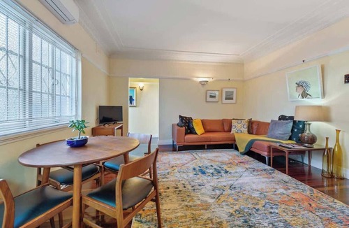 New Farm Apartment | Step Back into Style! 2Bed/1Bath/1Car ~ New Farm