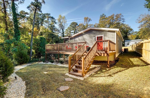 Rosewood Cottage | Step-free Home w/Fire Pit - 3 Miles to Usc!