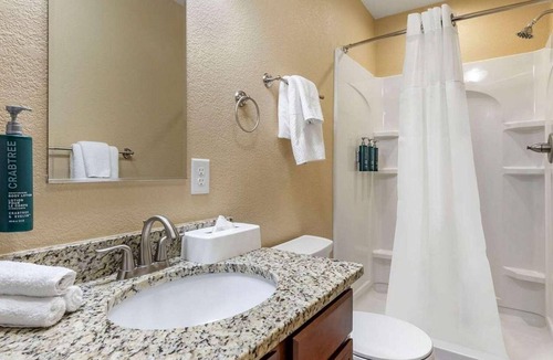 Berkeley Resort | Step into Colonial Charm at The Historic Powhatan Resort in Williamsburg - 2 Bd.