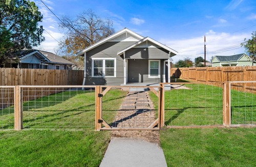 Denver Heights Cottage | Step Into Comfort in This 3br/2ba Downtown Retreat