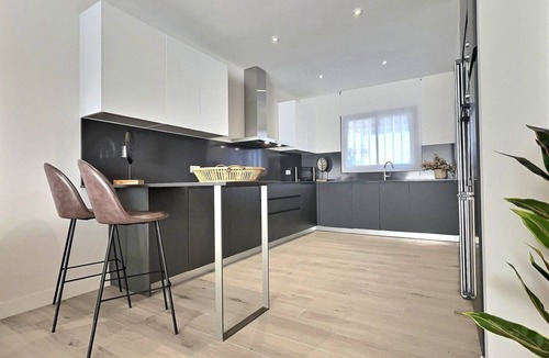 San Roque House | Step into elegance with this three-bedroom luxury modern frontline golf townhouse