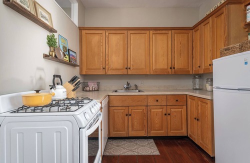 Fells Point House | Step into History: Charming Fells Point Retreat